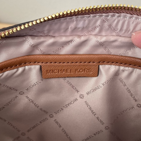 🌼Michael Kors Purse - Picture 10 of 13